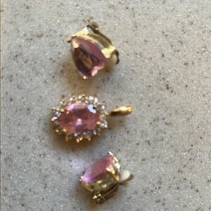 Elegant Pink and Gold  tone pendant and clip heart earrings